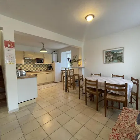 Дом отдыха Burusenia *